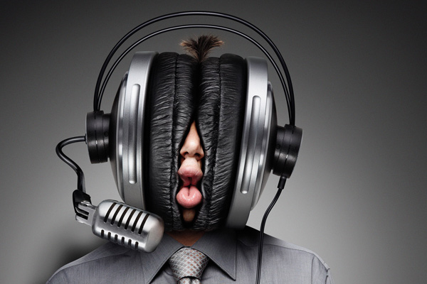 Siegerfoto „Kopflos in Headsets investiert?“. Foto: PR-Bild Award 2011 / Agentur Concepta Siegerfoto „Kopflos in Headsets investiert?“. Foto: PR-Bild Award 2011 / Agentur Concepta