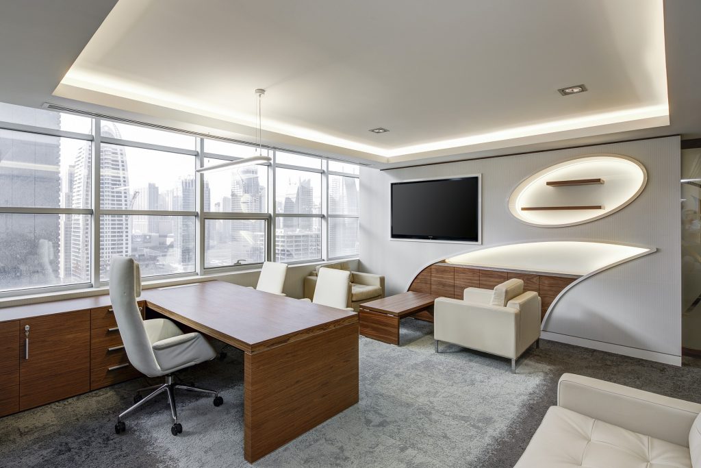Futuristisches Wohnzimmer durch Transformation mit Google Home